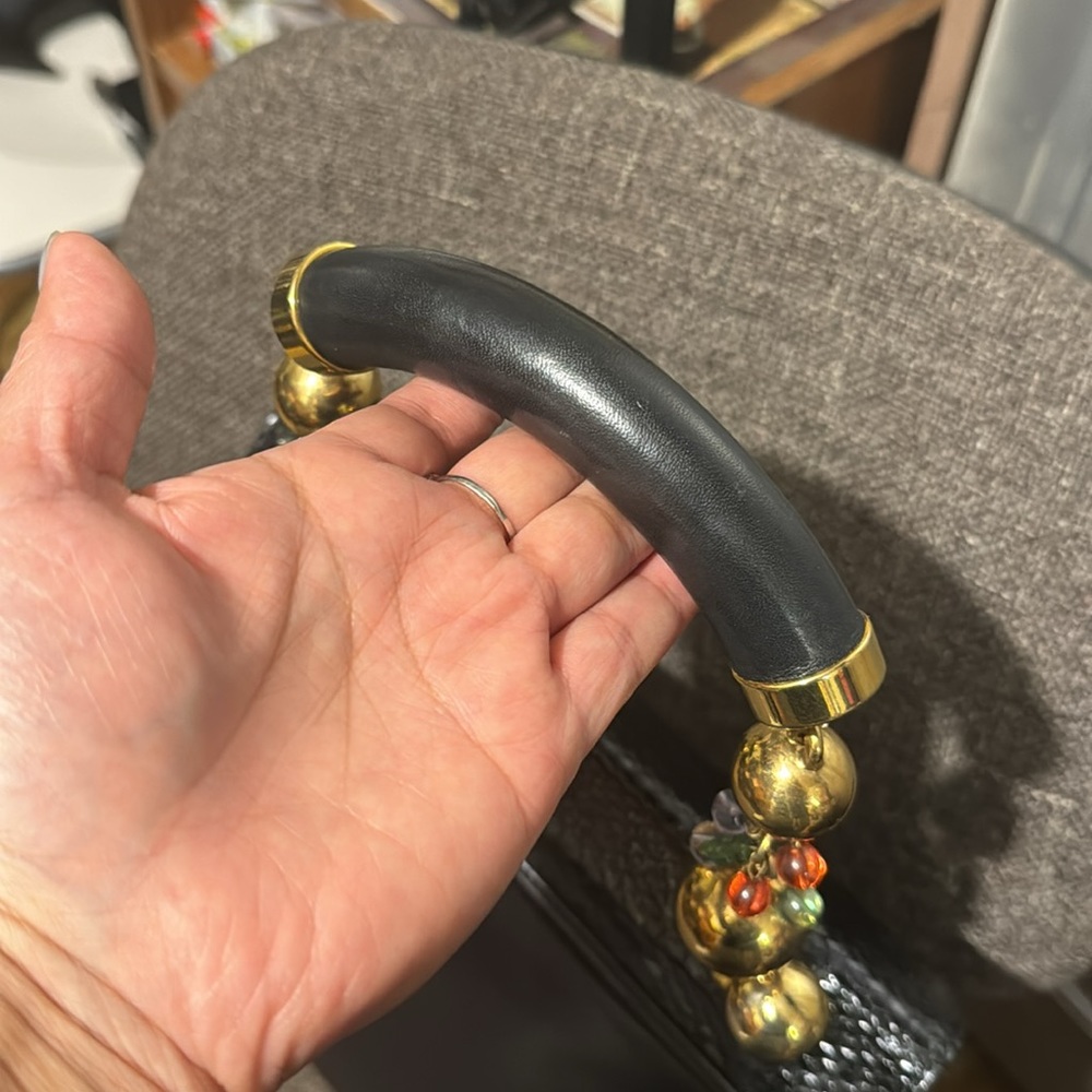 Gianni Versace handbag, original dustbag, minimum signs of wear & Keychain - Picture 13 of 16